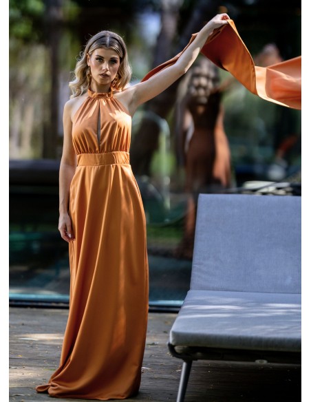 Robe longue de coupe évasée avec cape