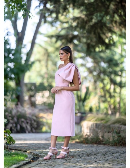 Robe midi rose avec nœud sur la manche
