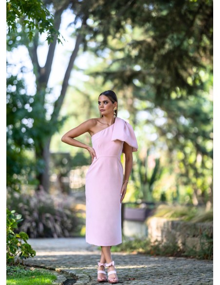 Robe midi rose avec nœud sur la manche