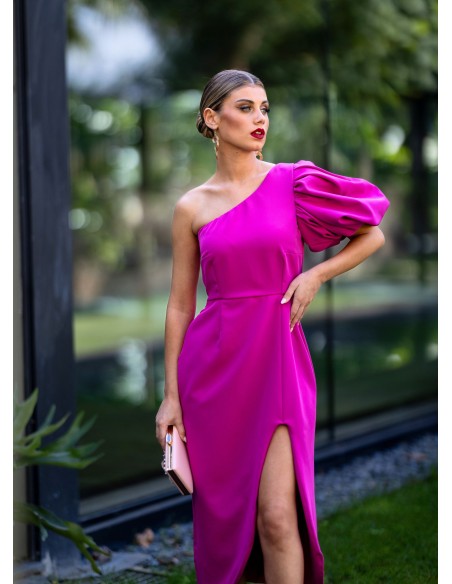 Robe d'invité midi asymétrique à manches bouffantes