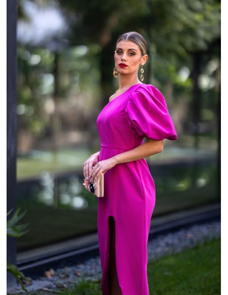 Robe d'invité midi asymétrique à manches bouffantes