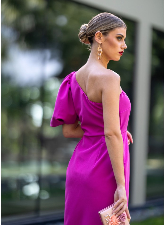 Robe d'invité midi asymétrique à manches...