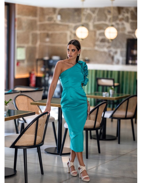 Robe d'invité midi asymétrique avec fleurs 2