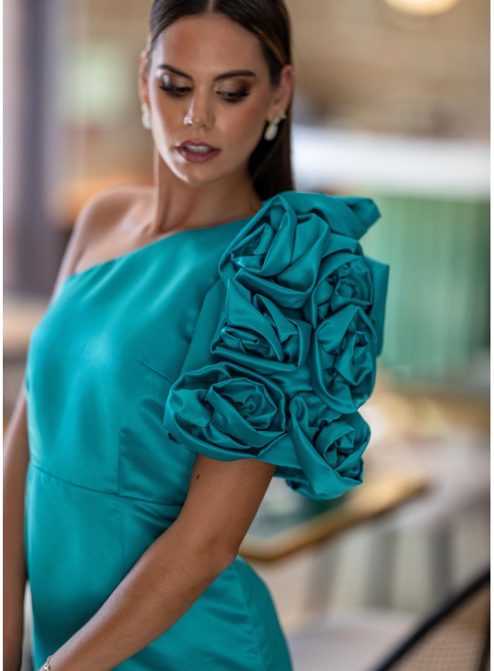 Vestido de invitada midi asimétrico con flores