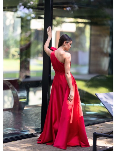 Vestido de invitada estructurado princesa rojo