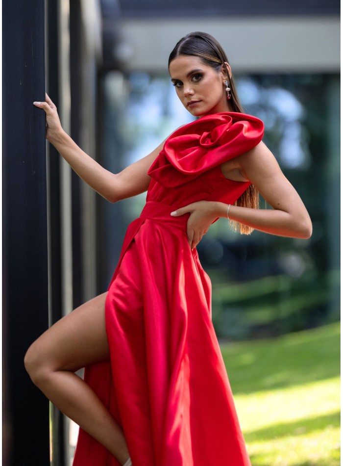 Vestido de invitada estructurado princesa rojo