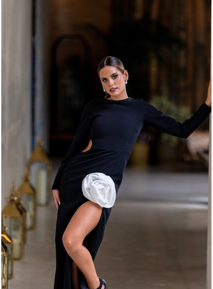 Robe d'invité noire avec fleur