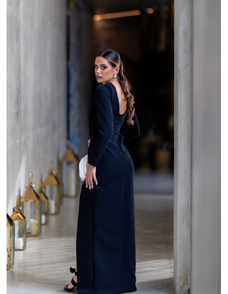 Vestido de invitada negro con flor