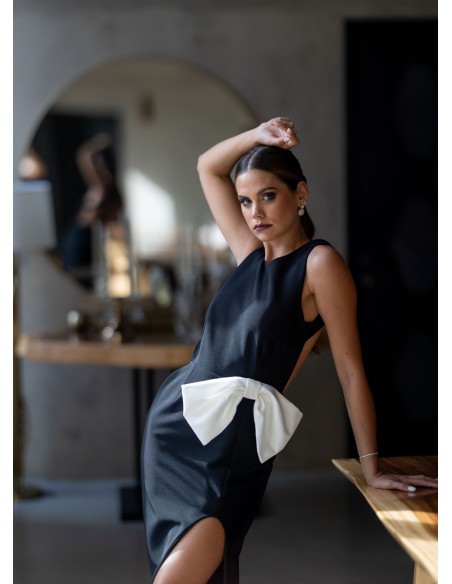 Vestido de invitada largo negro con lazo