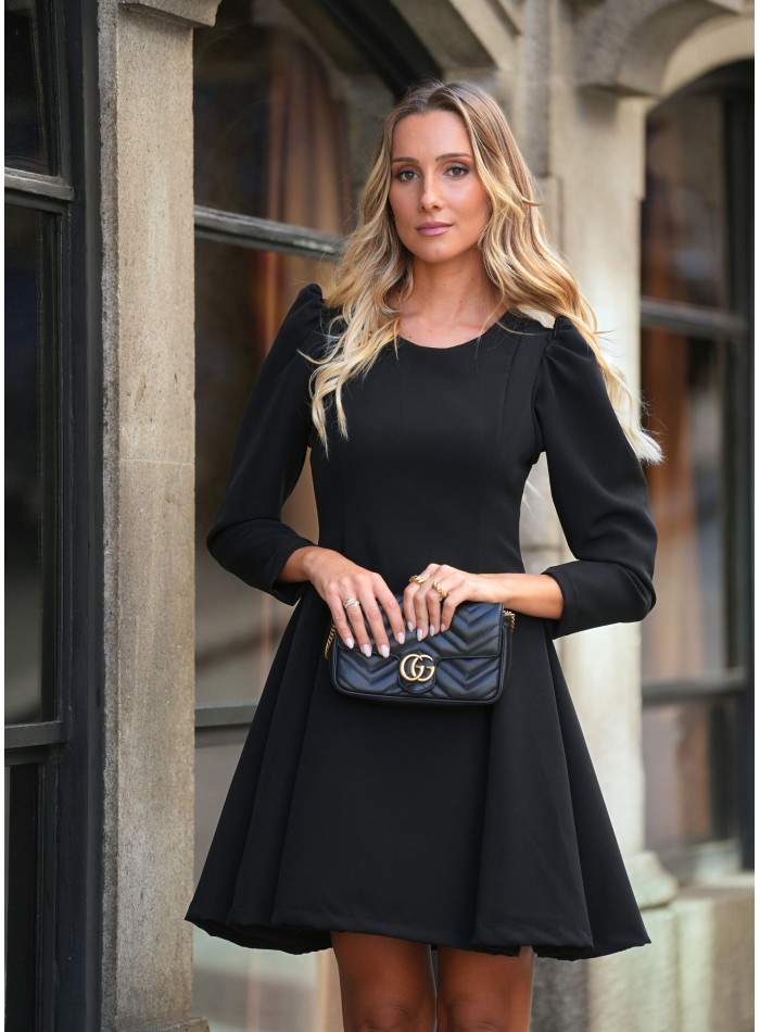 Vestido corto negro de manga larga