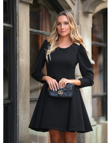 Vestido corto negro de manga larga