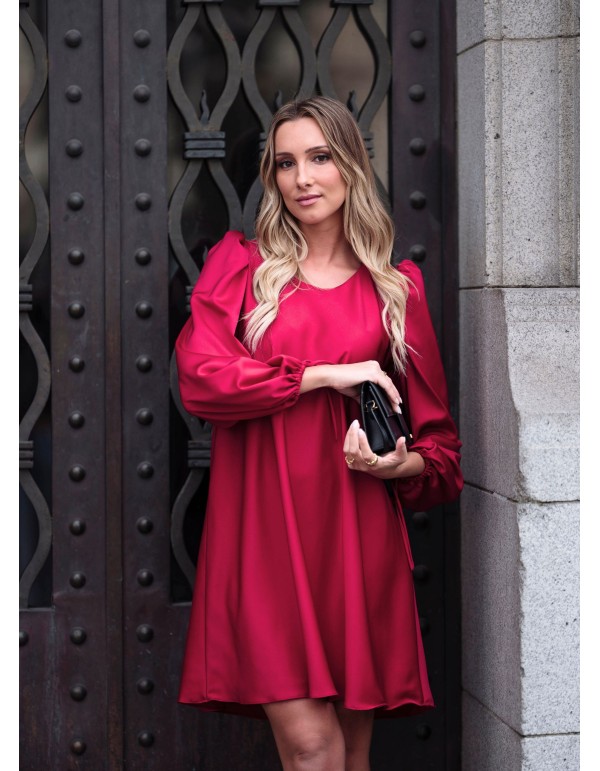 Robe rouge courte à manches longues 2