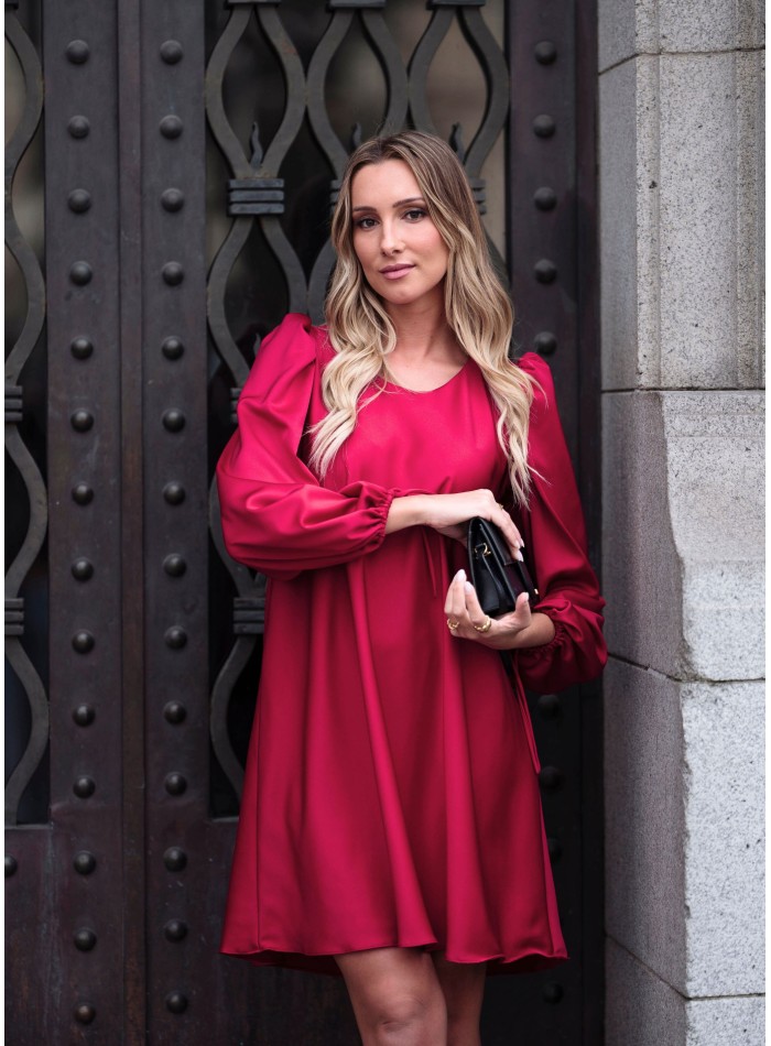 Vestido corto rojo de manga larga