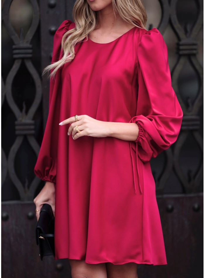 Robe rouge courte à manches longues