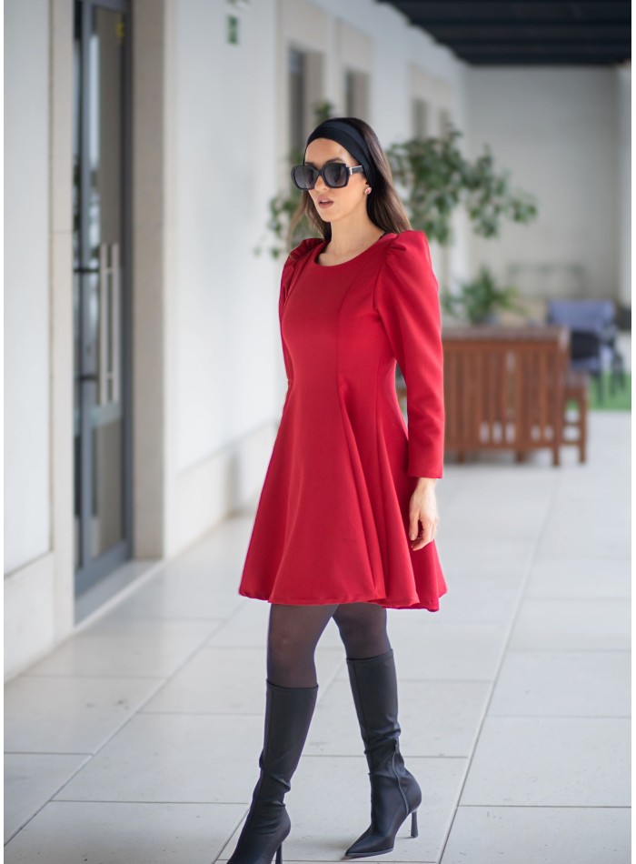 Robe rouge courte à manches longues et volant