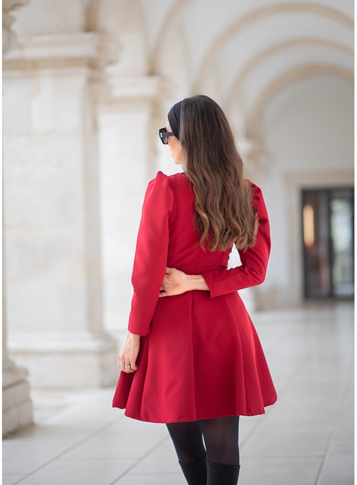 Robe rouge courte à manches longues et volant