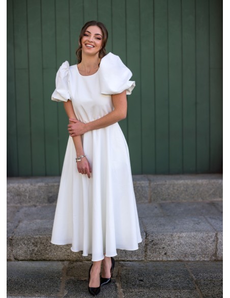 Vestido midi blanco con mangas abullonadas
