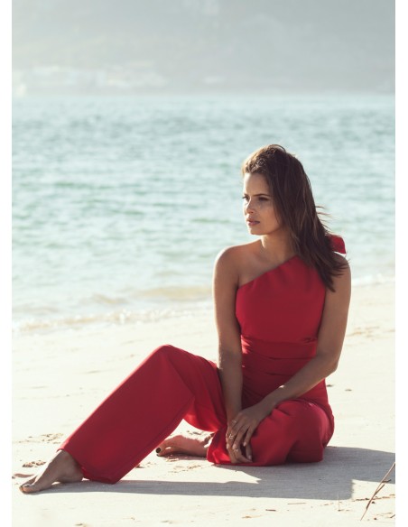 Mono largo rojo asimétrico con lazada al hombro para eventos