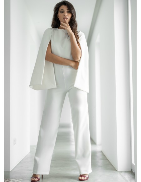 Mono blanco con mangas exuberantes y espalda descubierta Mono blanco con mangas exuberantes y espalda descubierta