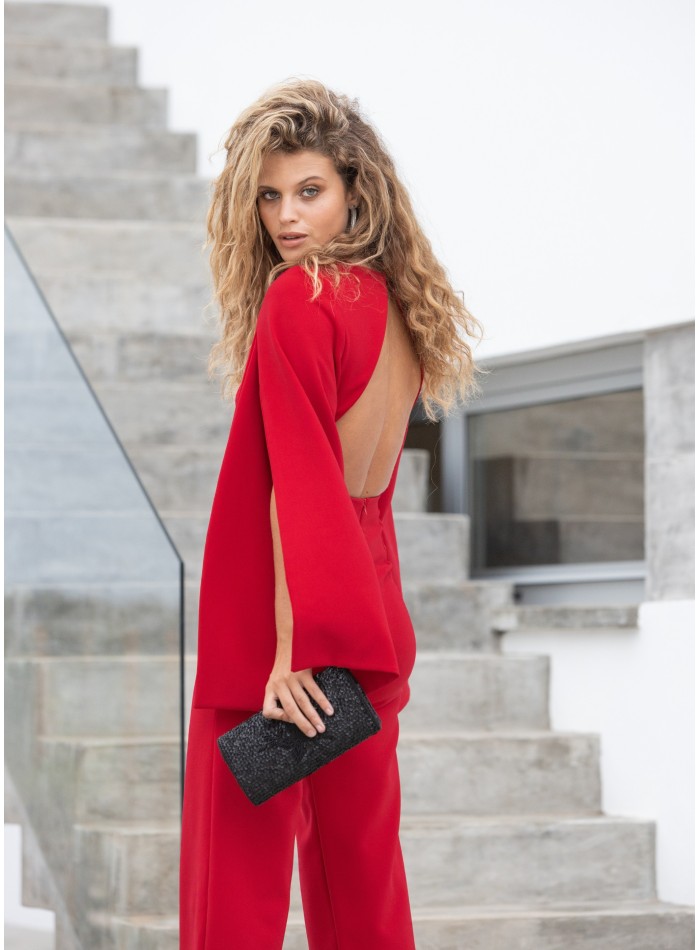 Mono rojo con manga capa y espalda descubierta para graduaciones