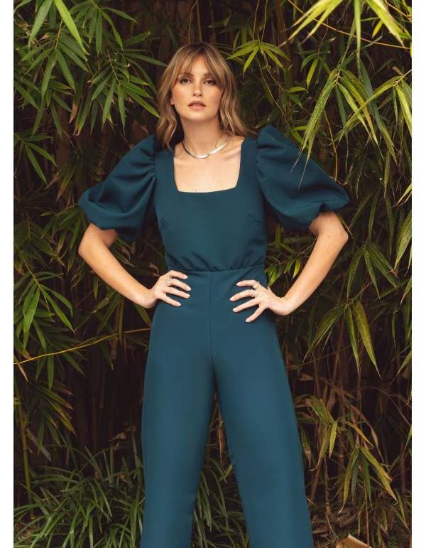 Green jumpsuit with square neckline and adjustable back