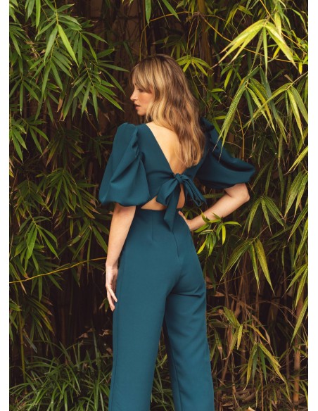 Green jumpsuit with square neckline and adjustable back