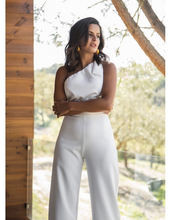 Long white jumpsuit with asymmetrical neckline and lacing