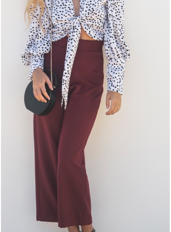 Pantalón burdeos de cintura alta y pierna ancha