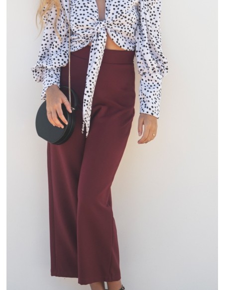 Pantalón burdeos de cintura alta y pierna ancha