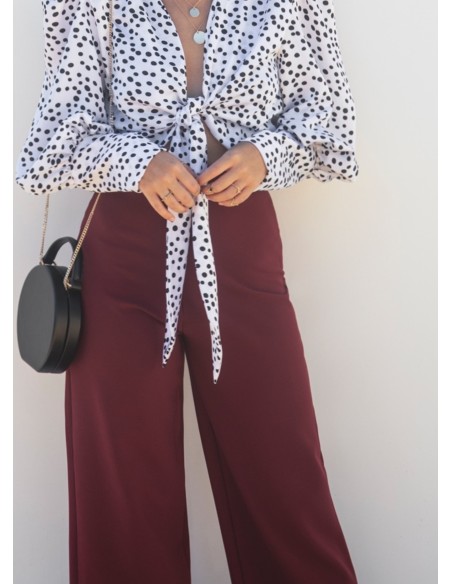 Pantalón burdeos de cintura alta y pierna ancha