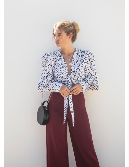 Pantalón burdeos de cintura alta y pierna ancha