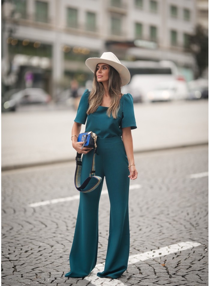 Pantalón verde de cintura alta y pierna ancha