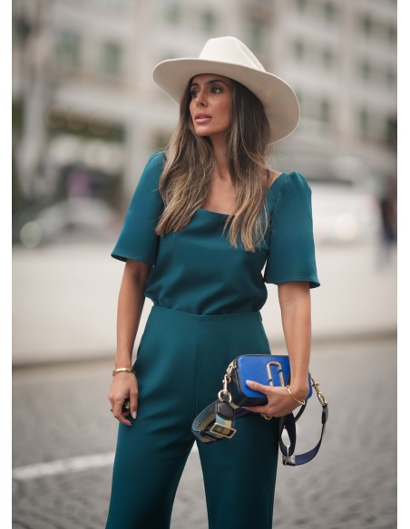 Pantalón verde de cintura alta y pierna ancha