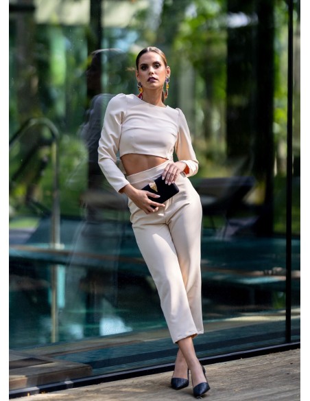 Pantalón beige de cintura alta y pierna recta