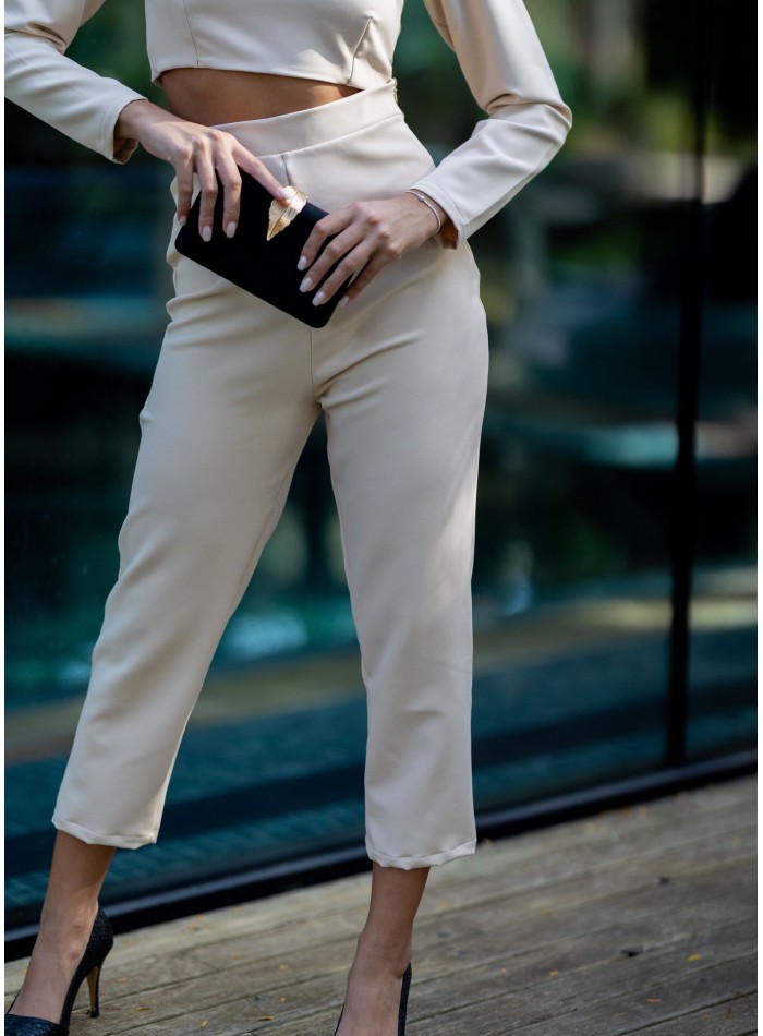 Pantalón beige de cintura alta y pierna recta