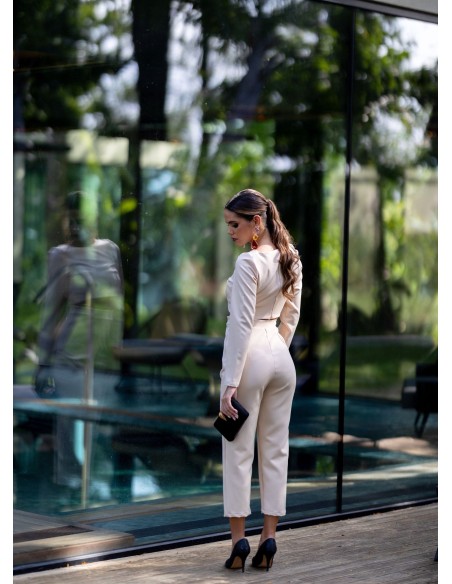 Pantalón beige de cintura alta y pierna recta