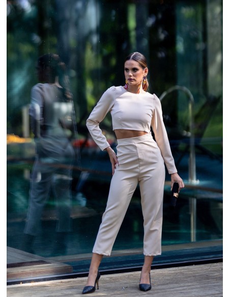 Pantalón beige de cintura alta y pierna recta