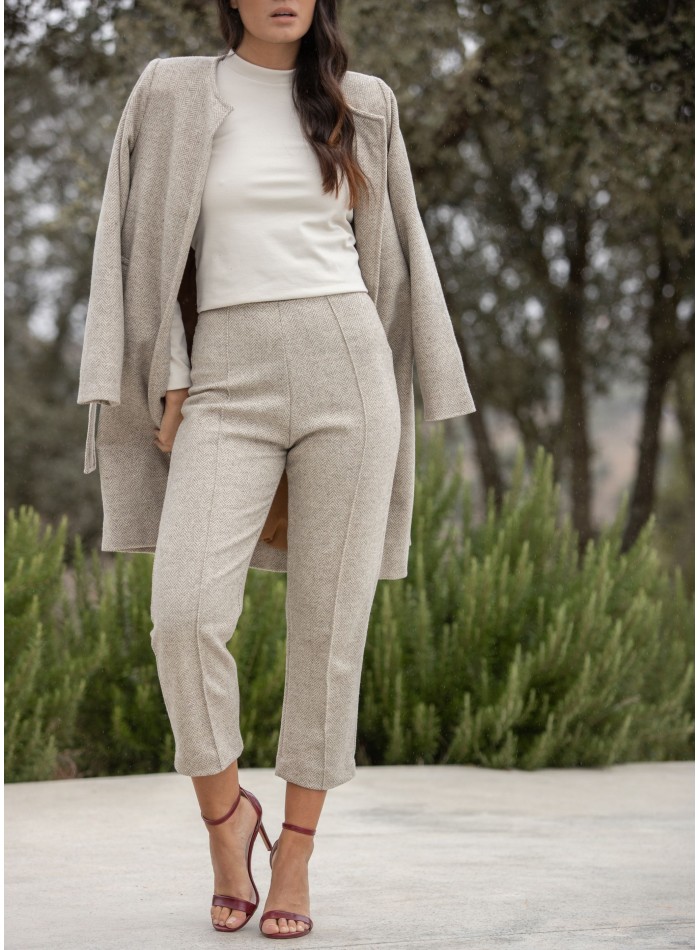 Beige long pants with pockets