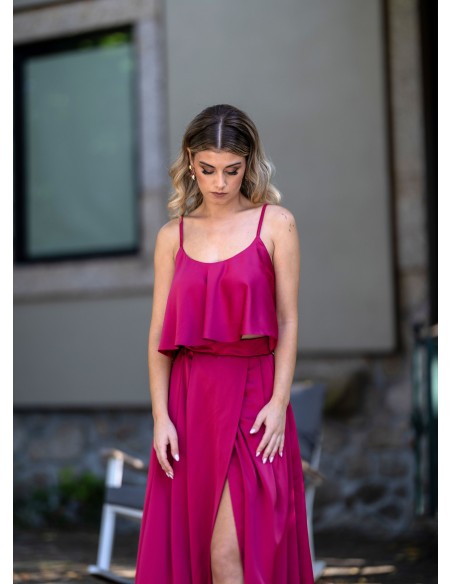 Top cerise avec encolure ronde et bretelles
