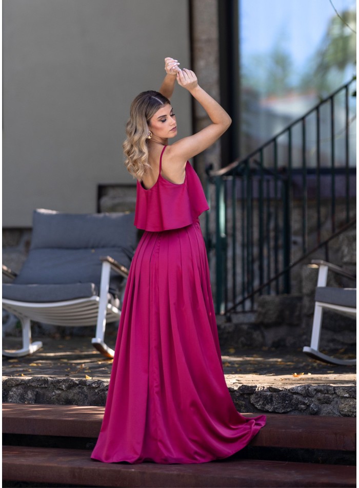 Top cerise avec encolure ronde et bretelles