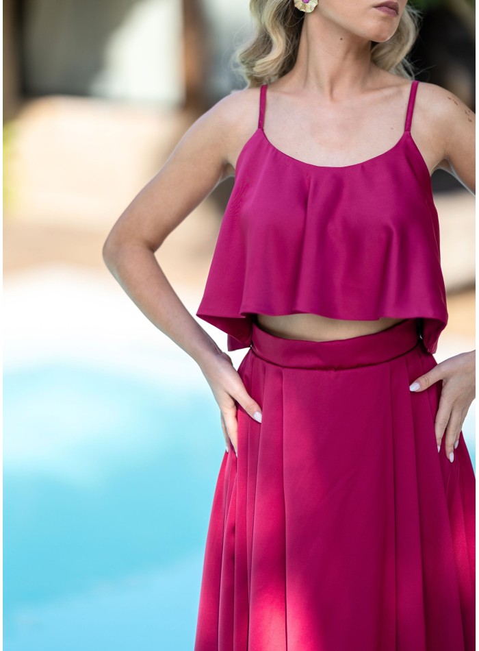 Top cerise avec encolure ronde et bretelles