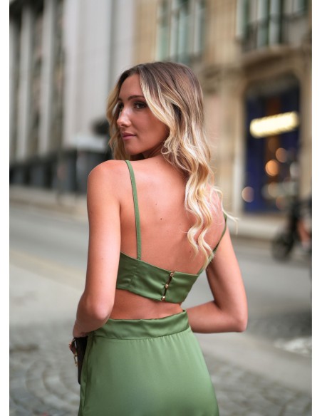 Top de fiesta corto verde con tirantes para graduaciones