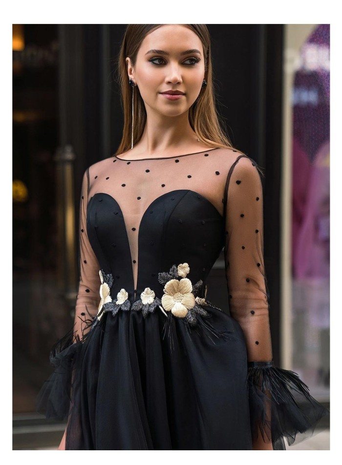 Vestido cóctel negro tul escote corazón flores |INVITADISIMA