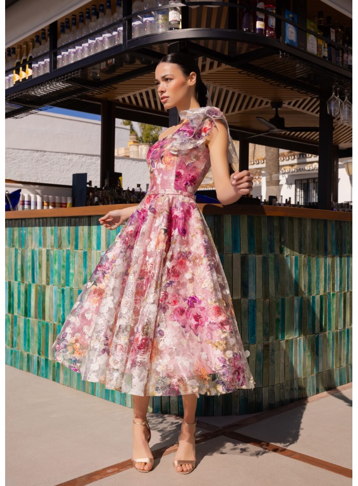 Vestido de invitada midi con falda vuelo y estampado floral multicolor