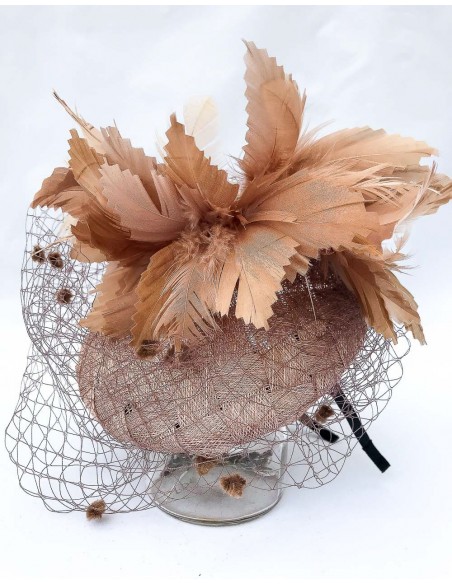 Sinamay headdress in pink powdered with goose feathers and veil Tocados Belén Antelo - 1