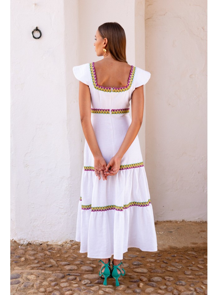 Vestido en lino blanco con escote cuadrado y falda volantes para mama comunion