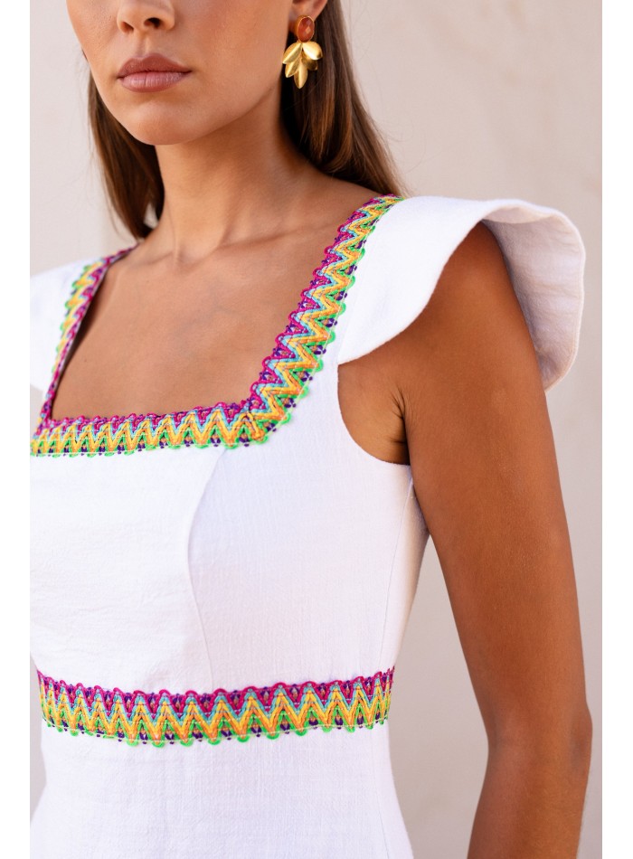 Vestido de invitada en lino blanco con escote cuadrado para comunion