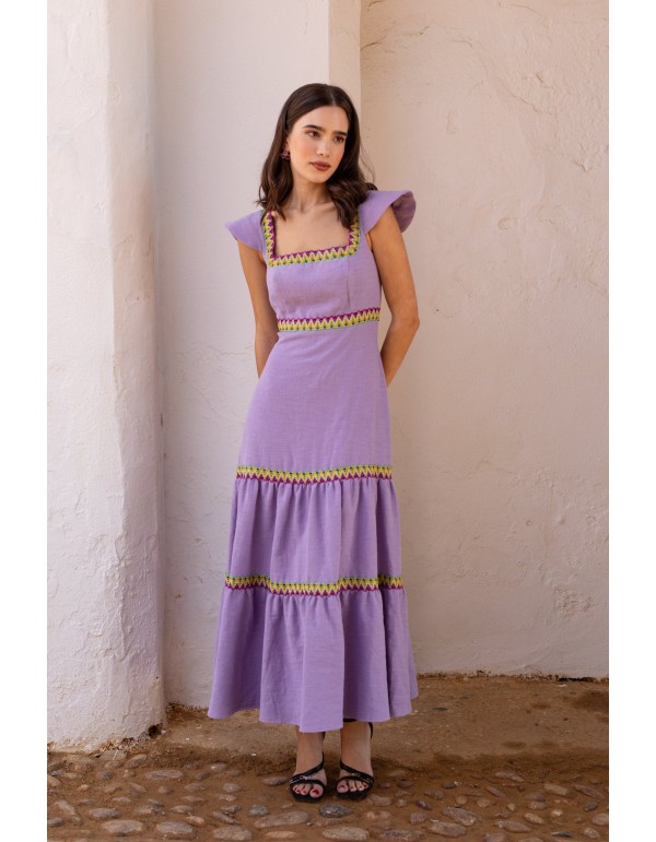 Vestido para invitada con falda de volantes y escote...