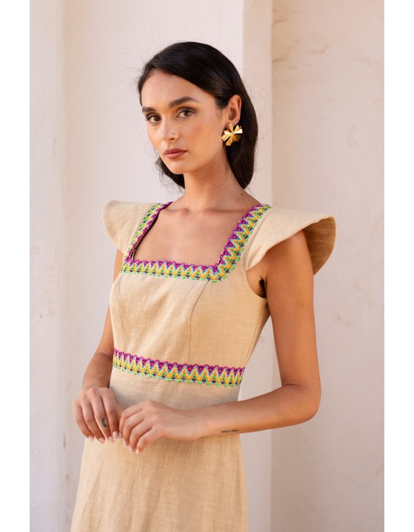 Vestido de invitada largo con volantes y cuello a la caja 2