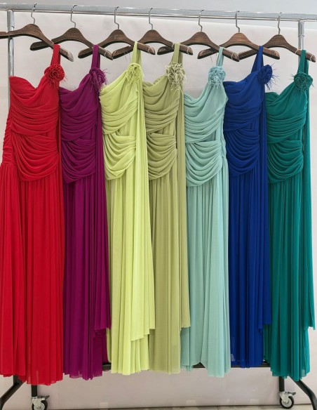 detalle de los colores disponibles del Vestido de invitada boda largo con cuerpo drapeado y manga capa detalle de los colores disponibles del Vestido de invitada boda largo con cuerpo drapeado y manga capa